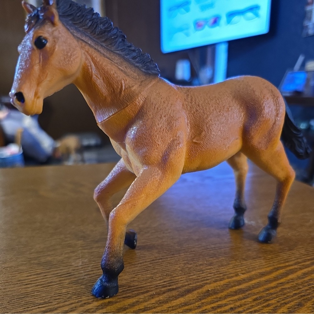 Unbranded Model 1395 B Brown & Black Collectible Plastic Toy Horse **READ**